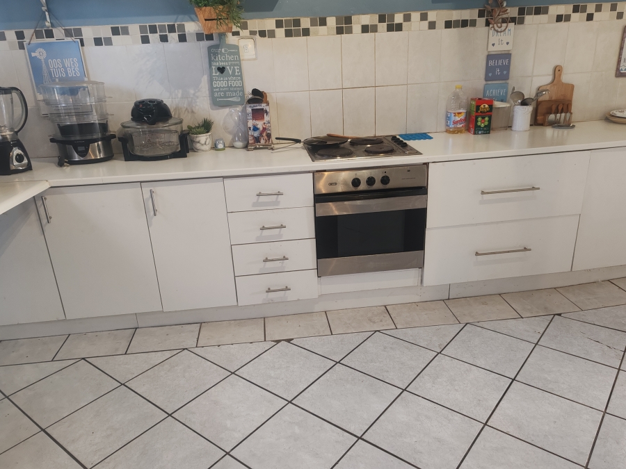 4 Bedroom Property for Sale in Heuwelkruin Eastern Cape